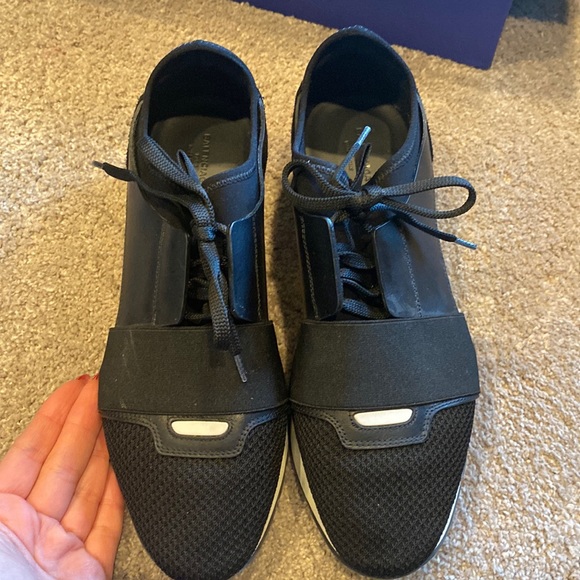 In great condition all black Balenciaga size 38 sneaker - Picture 1 of 3
